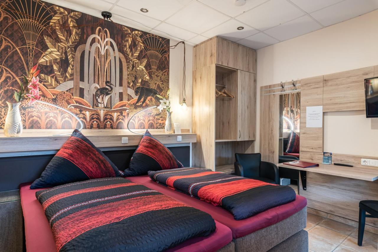 Land-Hotel Zum Schwan, Garni Weilerswist-Metternich, 3 E-Ladestationen, Naehe Phantasialand, Palmenparadies Euskirchen المظهر الخارجي الصورة