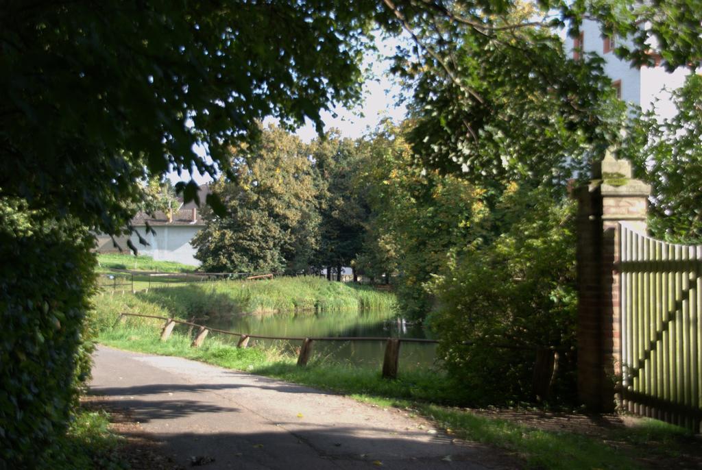 Land-Hotel Zum Schwan, Garni Weilerswist-Metternich, 3 E-Ladestationen, Naehe Phantasialand, Palmenparadies Euskirchen المظهر الخارجي الصورة